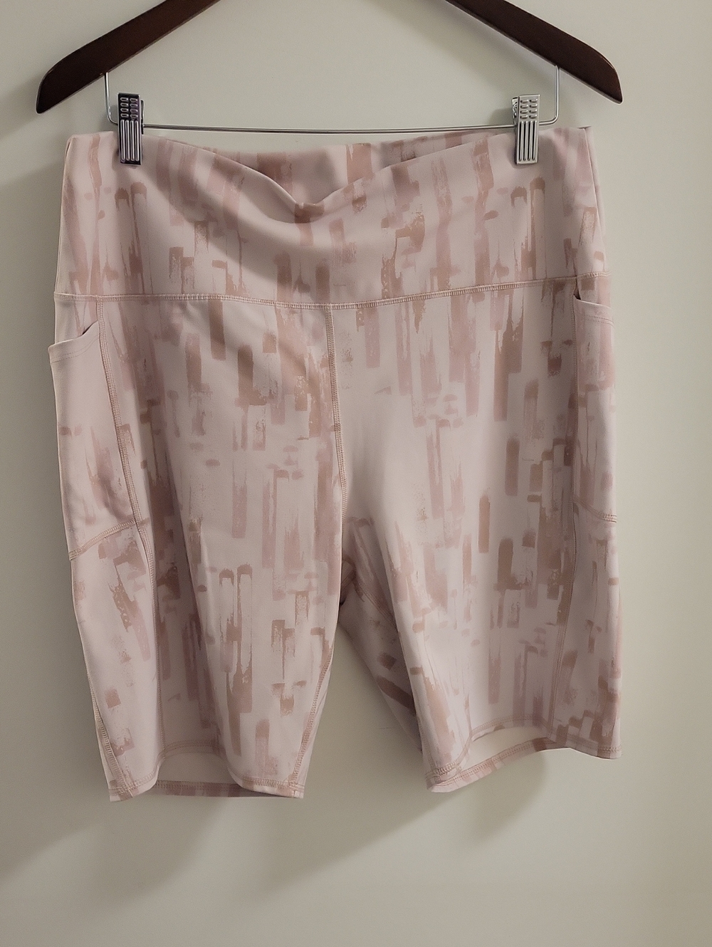 Mono B Women’s High-Rise Bike Shorts in Pale Blush Print Size 3xl (22)